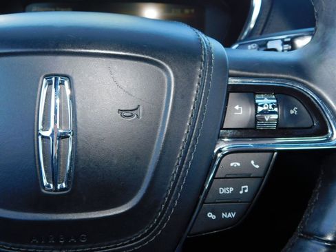 Used 2017 Lincoln Continental Select w/ Climate Package image 24