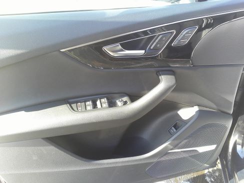Used 2017 Audi Q7 3.0T Premium Plus w/ Premium Plus Package image 19