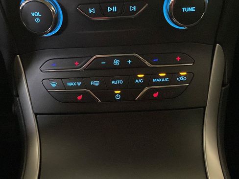 Used 2020 Ford Edge SEL w/ Convenience Package AWD/4WD image 6