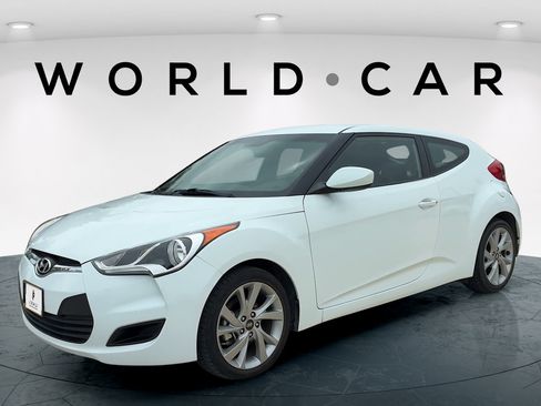 Used 2016 Hyundai Veloster FWD image 16