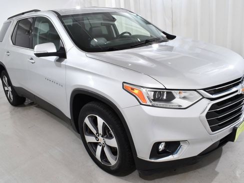 Used 2021 Chevrolet Traverse LT w/ LT Premium Package image 5