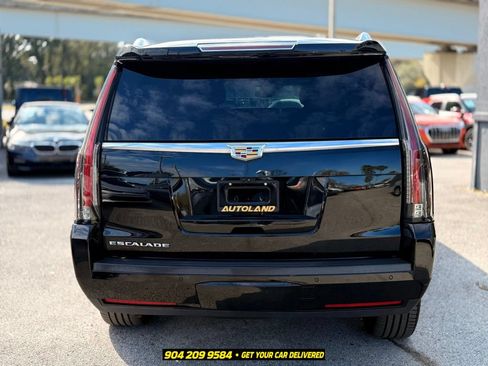 Used 2019 Cadillac Escalade Luxury AWD/4WD image 7