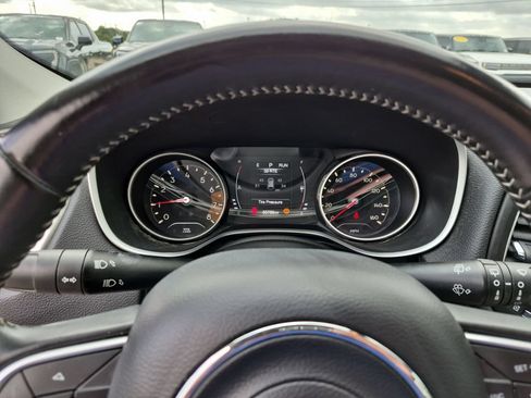 Used 2018 Jeep Compass Latitude FWD image 24
