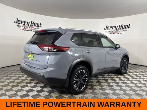 Used 2025 Nissan Rogue SL w/ Tech Package AWD/4WD image 6