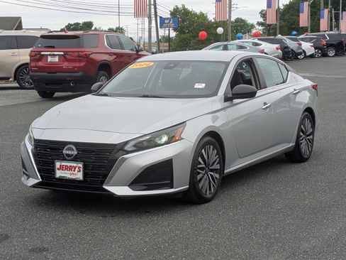 Used 2024 Nissan Altima 2.5 SV FWD image 4