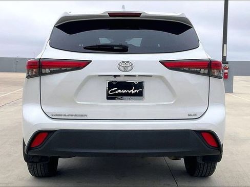 Used 2023 Toyota Highlander XLE image 4
