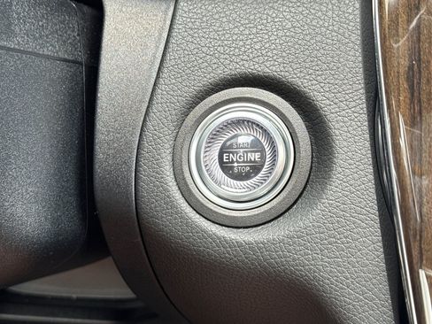 Used 2020 Mercedes-Benz C 300 Sedan image 16