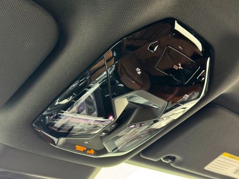 Used 2023 BMW i7 xDrive60 image 40