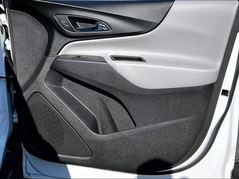 Used 2021 Chevrolet Equinox LS w/ LS Convenience Package FWD image 25
