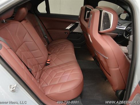 Used 2025 BMW 750e xDrive w/ Premium Package AWD/4WD image 23