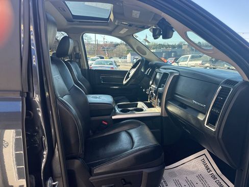 Used 2017 RAM 1500 Laramie AWD/4WD image 9
