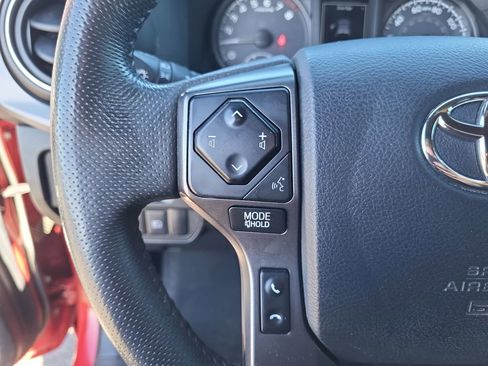 Used 2018 Toyota Tacoma TRD Sport w/ Technology Package image 18