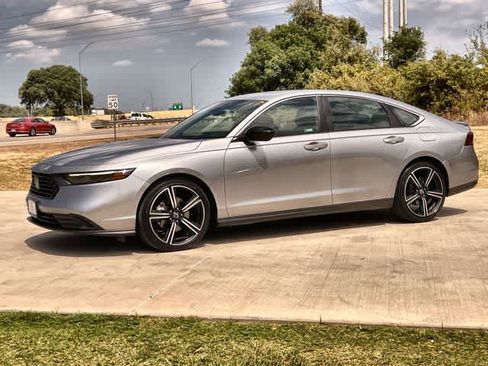Used 2025 Honda Accord Sport image 4