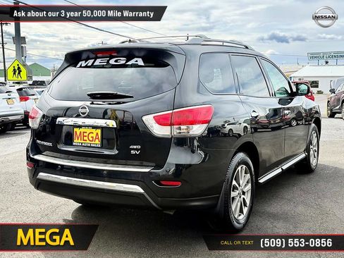 Used 2016 Nissan Pathfinder SV image 11