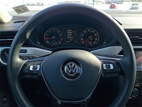 Used 2022 Volkswagen Passat 2.0T SE image 19