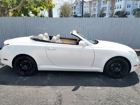 Used 2004 Lexus SC 430 Convertible image 2