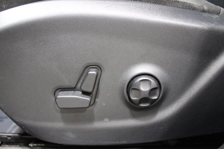 Used 2019 Jeep Cherokee Limited AWD/4WD image 19