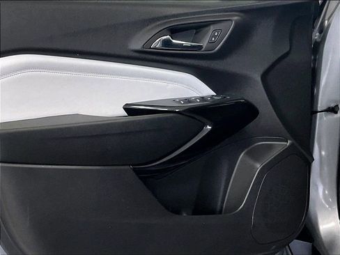 Used 2025 Chevrolet Trax LT w/ Driver Confidence Package FWD image 9