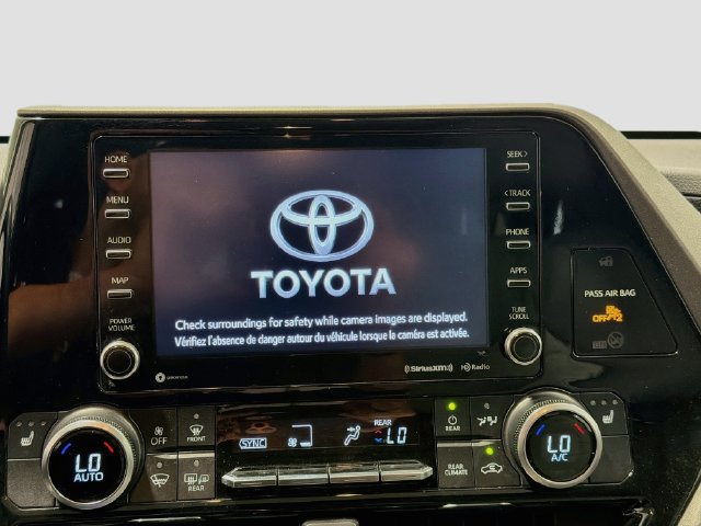 Used 2022 Toyota Highlander XLE AWD/4WD image 12