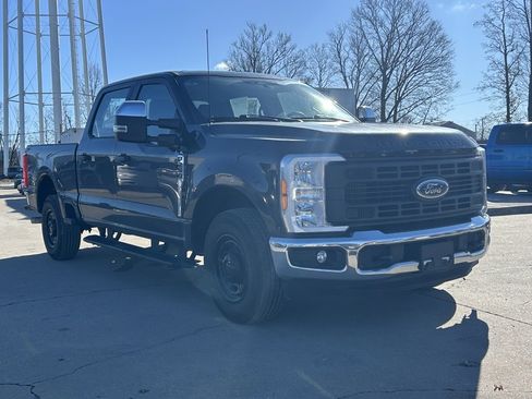 Used 2023 Ford F250 XL w/ XL Chrome Package image 4