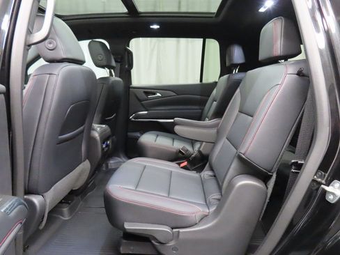 Used 2025 Chevrolet Traverse Z71 image 10