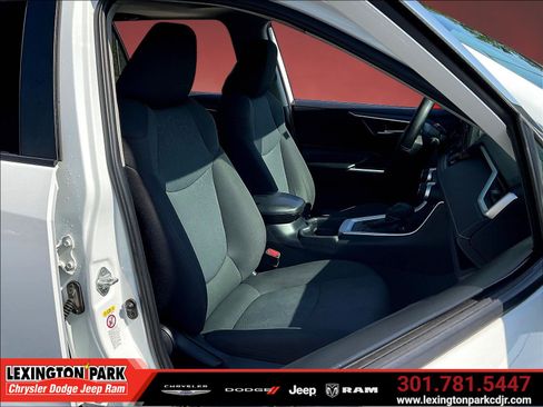 Used 2019 Toyota RAV4 XLE AWD/4WD image 28