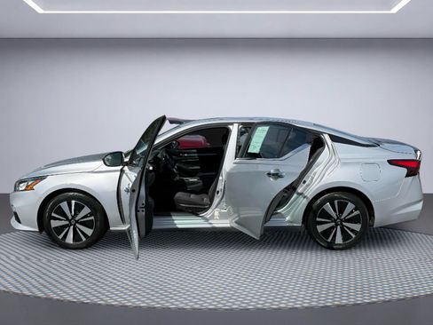 Used 2022 Nissan Altima 2.5 SV FWD image 12
