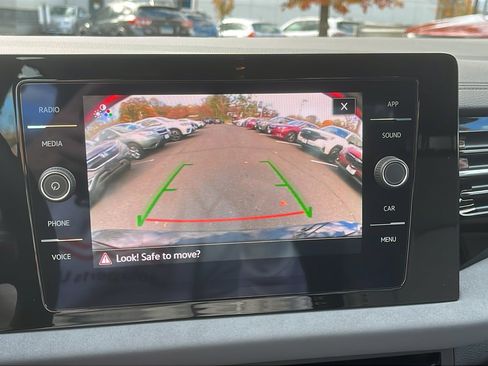 Used 2025 Volkswagen Jetta SE image 18