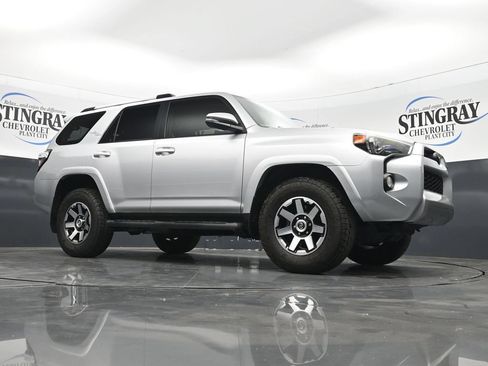 Used 2018 Toyota 4Runner TRD Off-Road Premium AWD/4WD image 26
