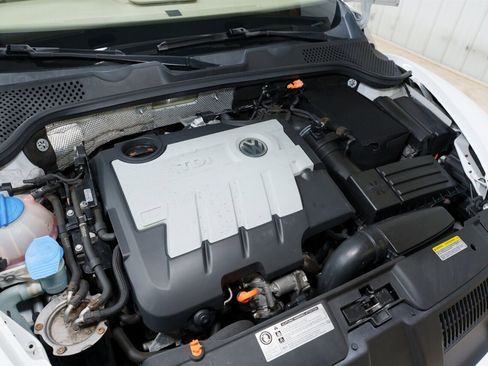 Used 2013 Volkswagen Beetle TDI FWD image 25