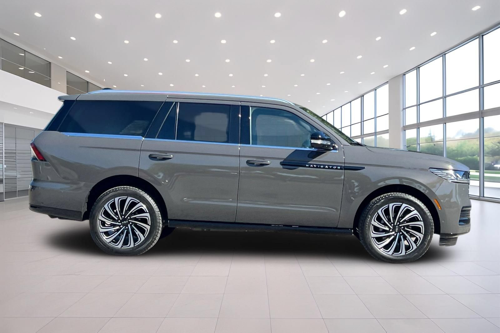 Used 2025 Lincoln Navigator Black Label AWD/4WD image 3