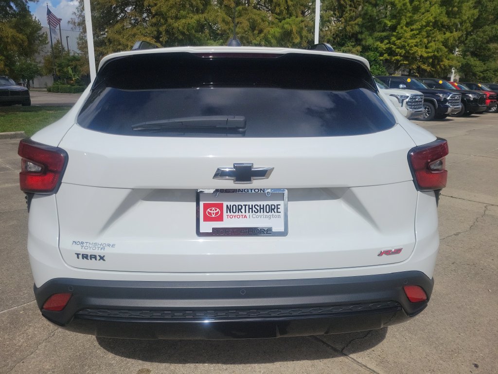 Used 2025 Chevrolet Trax RS w/ Sunroof Package FWD image 5