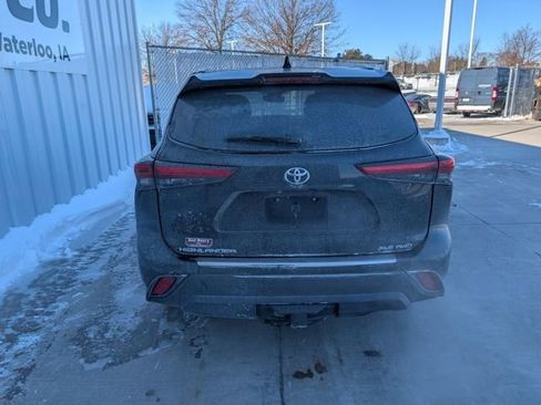Used 2022 Toyota Highlander XLE image 15