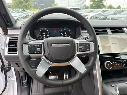 New 2026 Land Rover Discovery Limited Edition AWD/4WD image 18