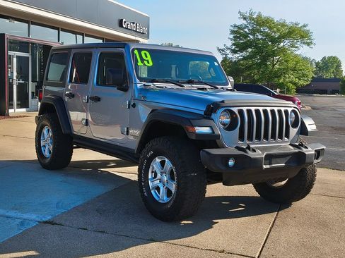 Used 2019 Jeep Wrangler Unlimited Sport w/ Cold Weather Group AWD/4WD image 17
