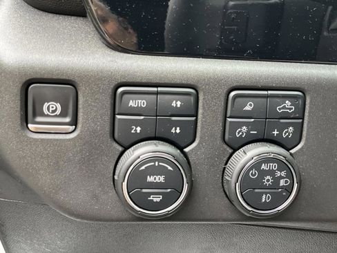 Used 2025 Chevrolet Silverado 1500 LT Trail Boss w/ LT Trail Boss Premium Package AWD/4WD image 50