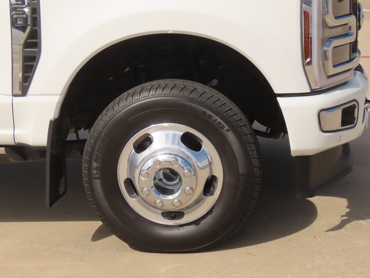 Used 2024 Ford F350 Limited w/ FX4 Off-Road Package AWD/4WD image 9