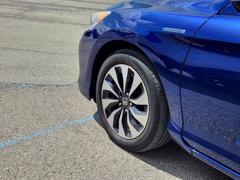 Used 2017 Honda Accord Hybrid Sedan image 9