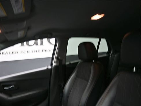 Used 2019 Chevrolet Trax LT w/ LT Convenience Package image 11