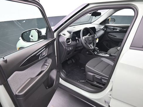 Used 2026 Chevrolet TrailBlazer LT w/ Midnight Edition AWD/4WD image 8