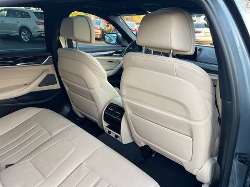 Used 2019 BMW 530i xDrive image 39