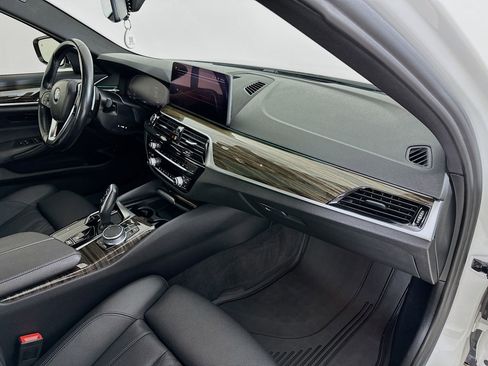 Used 2021 BMW 530i w/ Convenience Package RWD image 32