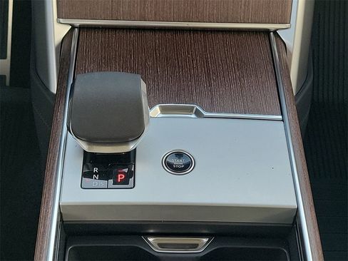 New 2025 Land Rover Range Rover Long Wheelbase SE image 20