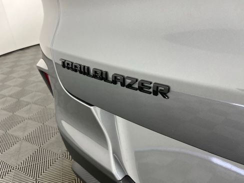 Certified 2025 Chevrolet TrailBlazer RS w/ Convenience Package FWD image 3