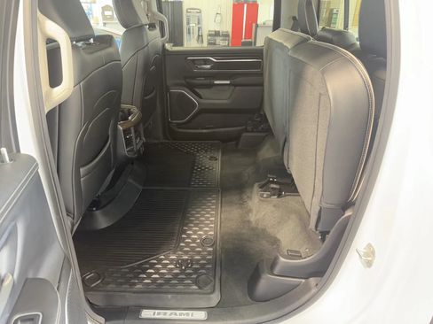 Used 2022 RAM 1500 Laramie AWD/4WD image 18
