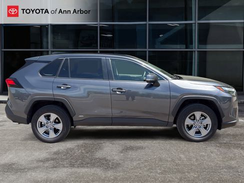 Used 2025 Toyota RAV4 XLE AWD/4WD image 5