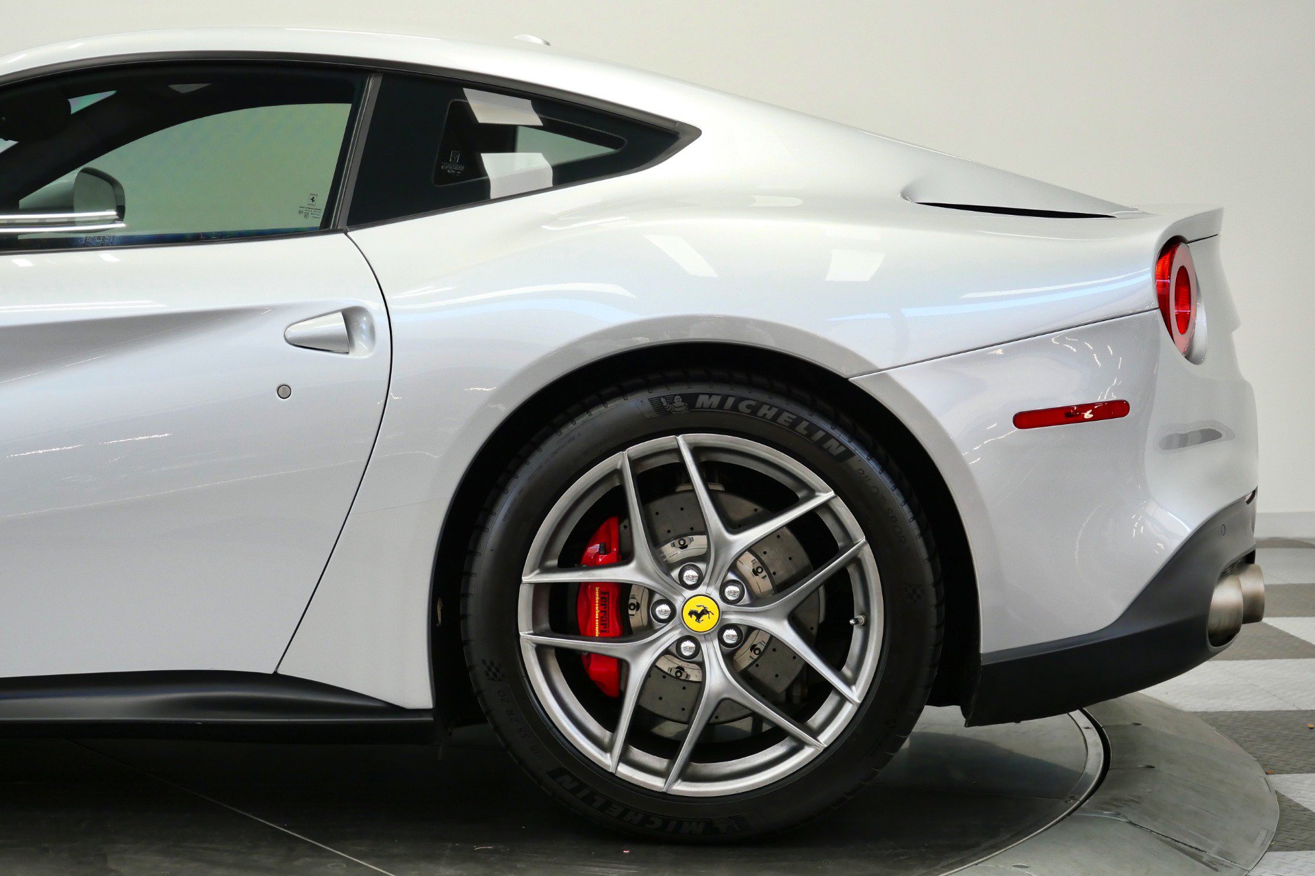 Used 2015 Ferrari F12 Berlinetta RWD image 51