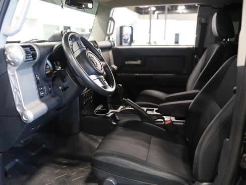 Used 2012 Toyota FJ Cruiser 4WD w/ Convenience Pkg image 16