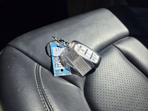 Used 2023 Chrysler Pacifica Touring-L image 21