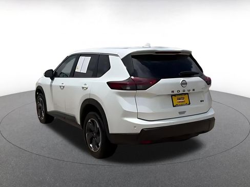 Used 2024 Nissan Rogue SV FWD image 11